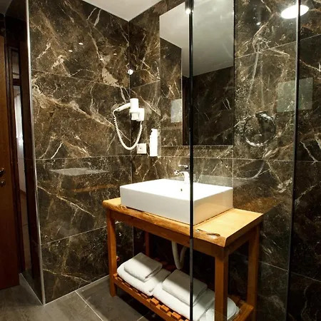 Rose Garden Hotel Gjirokastër