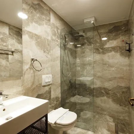 Rose Garden Hotel Gjirokastër