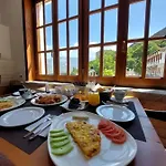 Rose Garden Hotel *