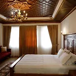 Rose Garden Hotel *
