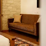 Rose Garden Hotel *