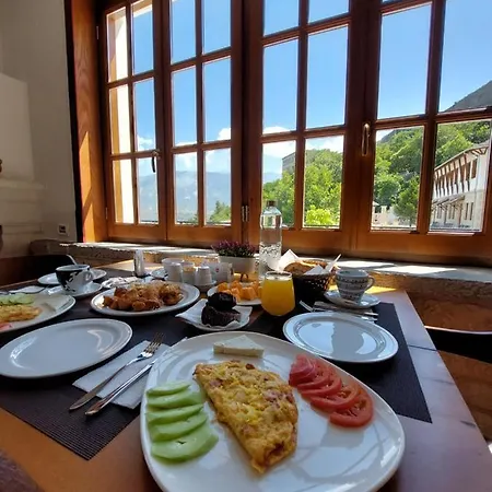 Rose Garden Hotel *