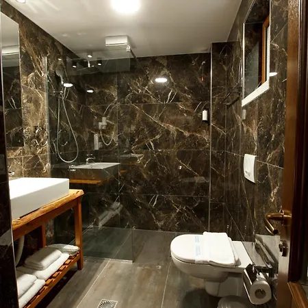 Rose Garden Hotel Gjirokastër
