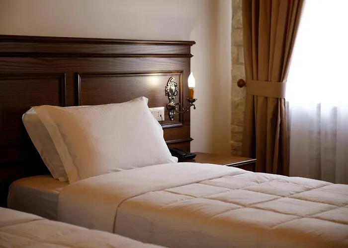 Rose Garden Hotel