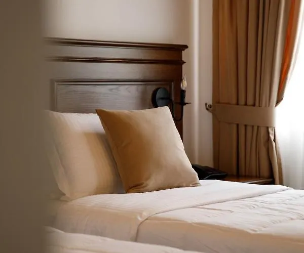 Hotel Rose Garden *